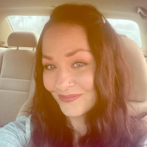 Meet your Posher, Janessa - Picture 2 of 5